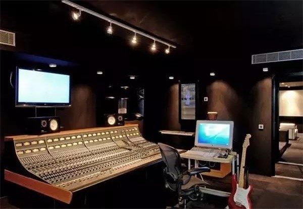 許多人都說(shuō)不清楚，錄音師卻默默享受！到底什么是監(jiān)聽(tīng)音箱呢？